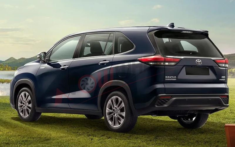 Toyota Innova Hycross