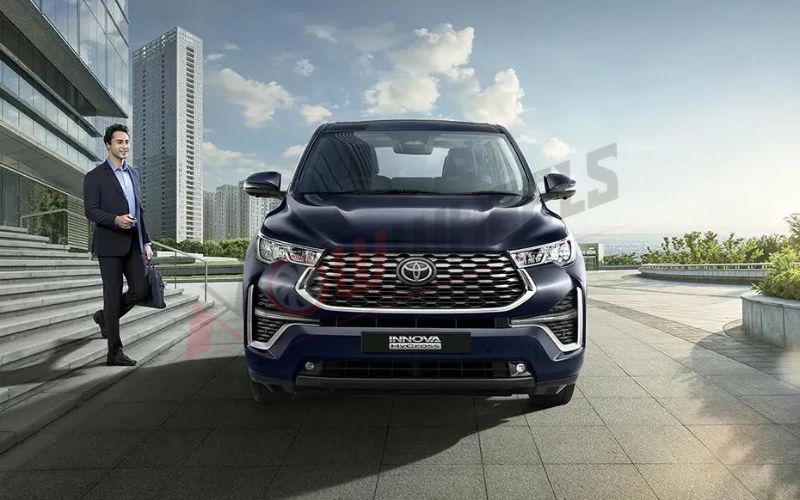 Toyota Innova Hycross